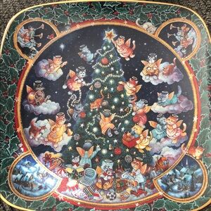 Franklin Mint Trimmed to Purrfection Holiday Cat Plate with Angelic Design
